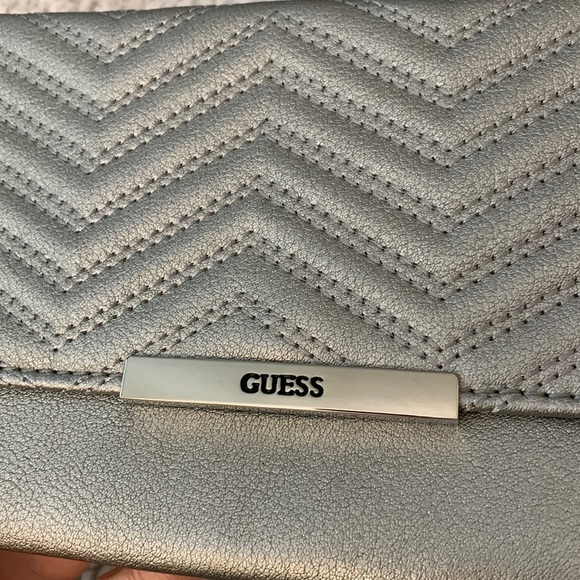 Guess Silver / Grey Leather Chevron Clutch - Picture 4 of 17